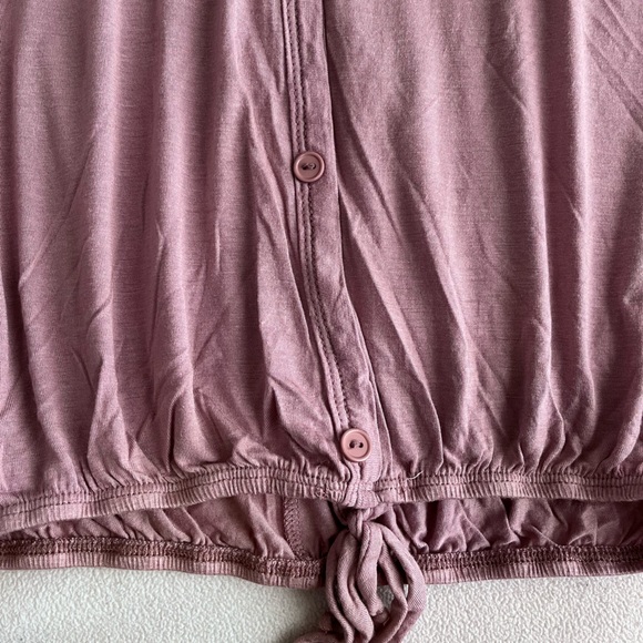 CHARLOTTE RUSSE BUTTON DOWN LACE BACK TOP - Picture 2 of 4